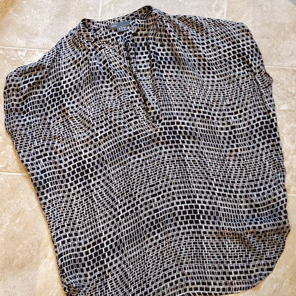 Vince. Silk Top - Picture 1 of 6